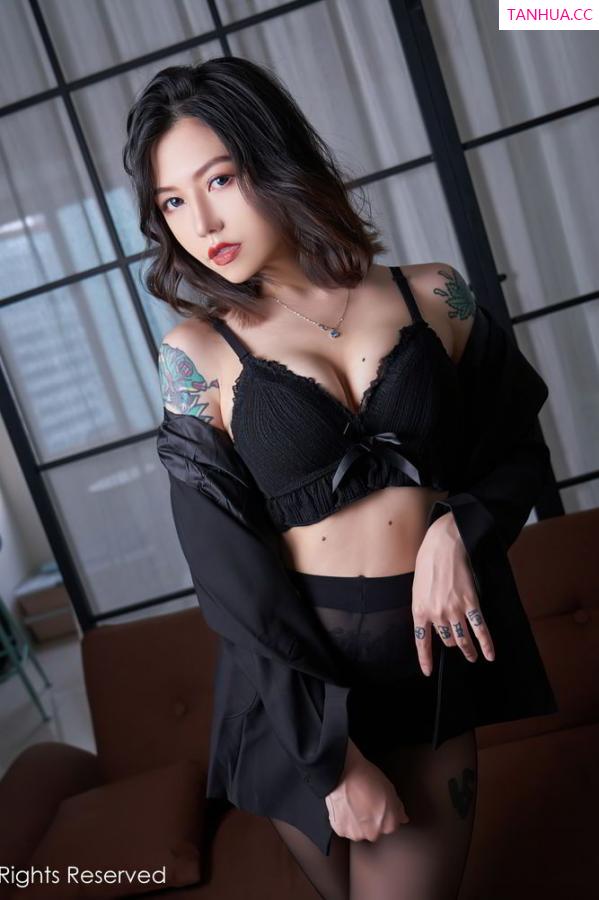 舌尖上的菊花  [XiuRen]高清写真图 2020.10.29 No.2711 舌尖上的菊花Ace第37张图片